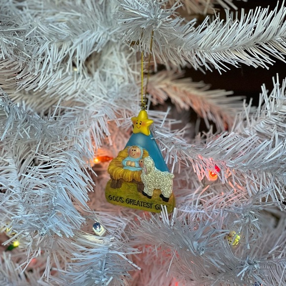 Nativity Christmas Tree Ornament - Picture 3 of 4
